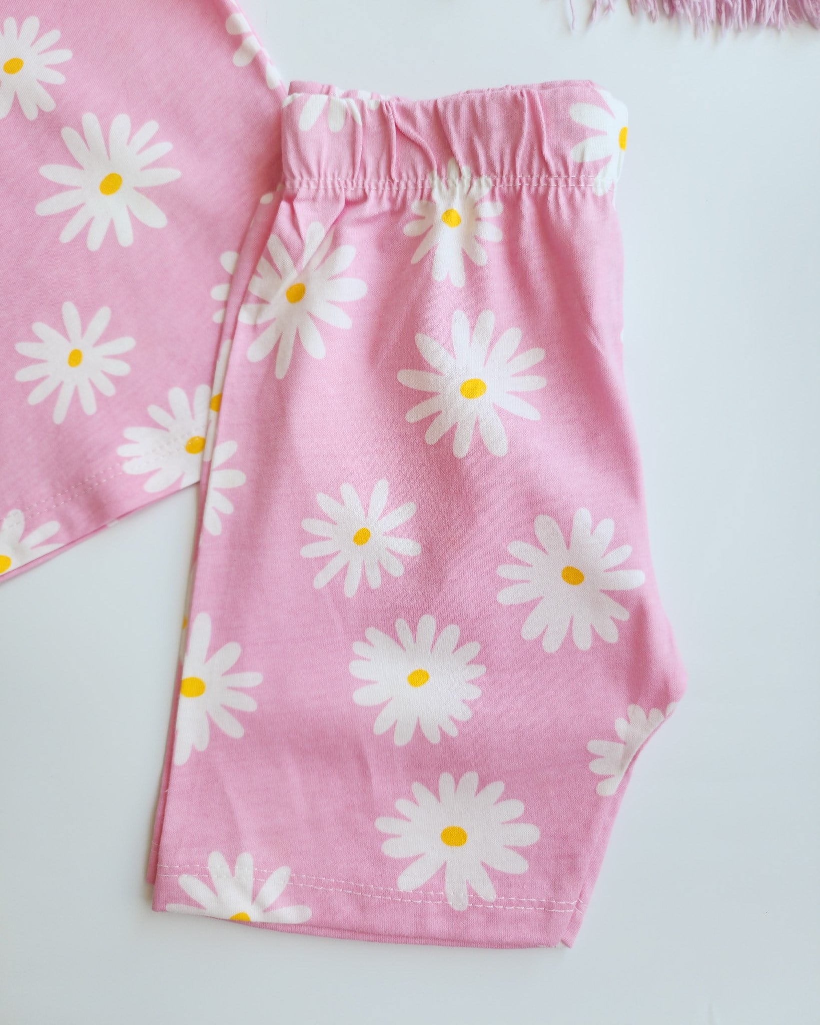 Şortlu Papatya Desenli Pijama Takımı