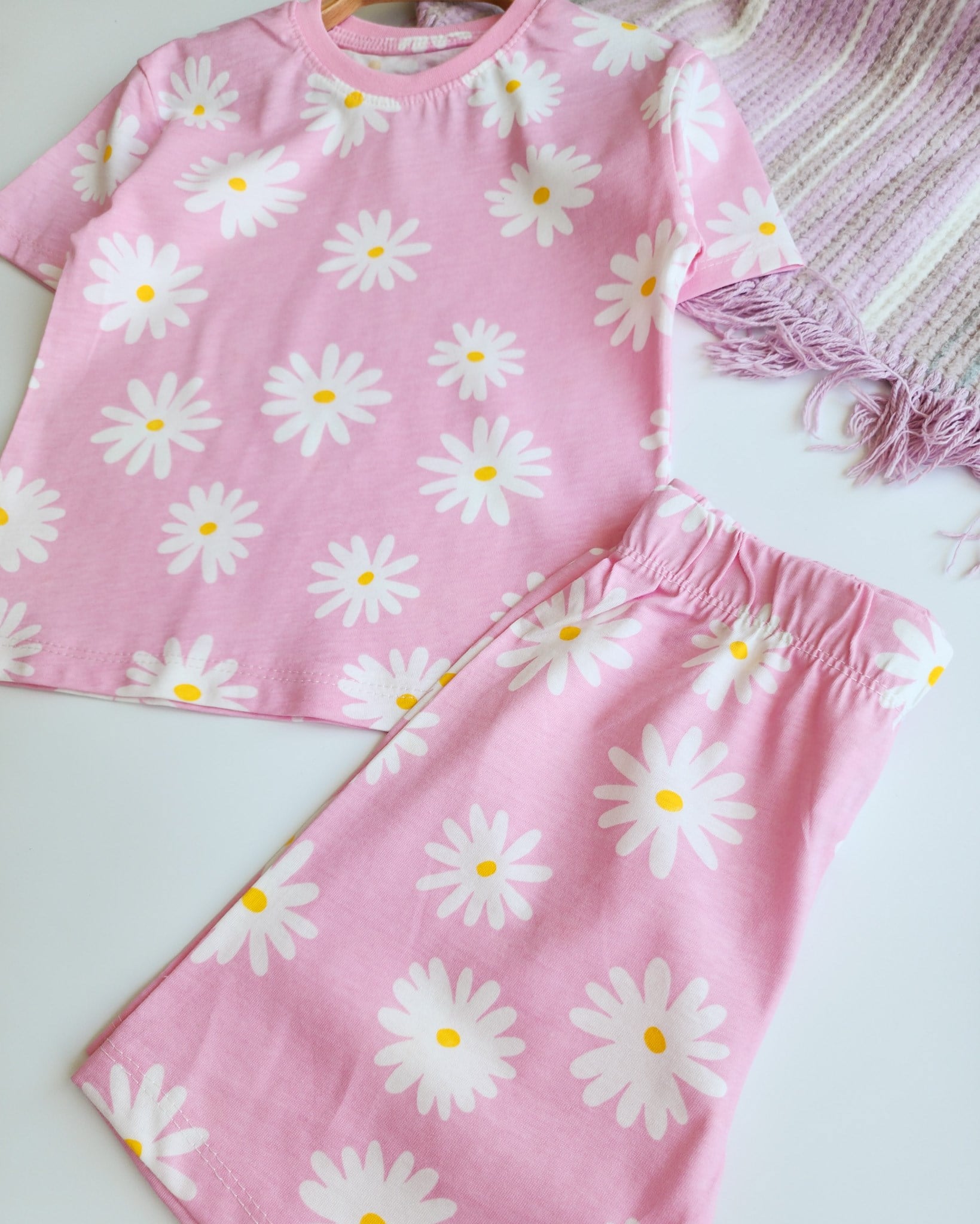 Şortlu Papatya Desenli Pijama Takımı