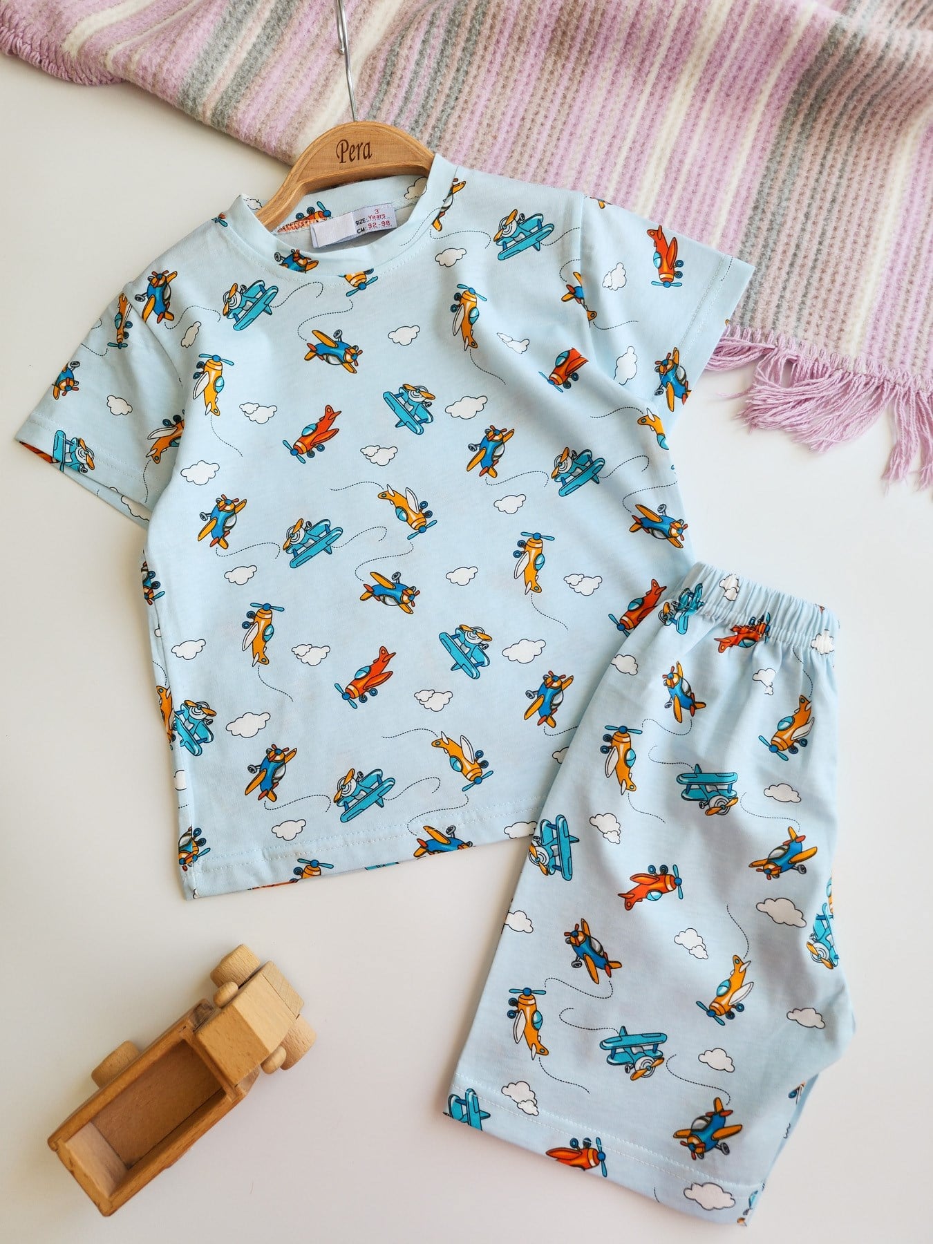 Uçak Desenli Şortlu Pijama Takımı