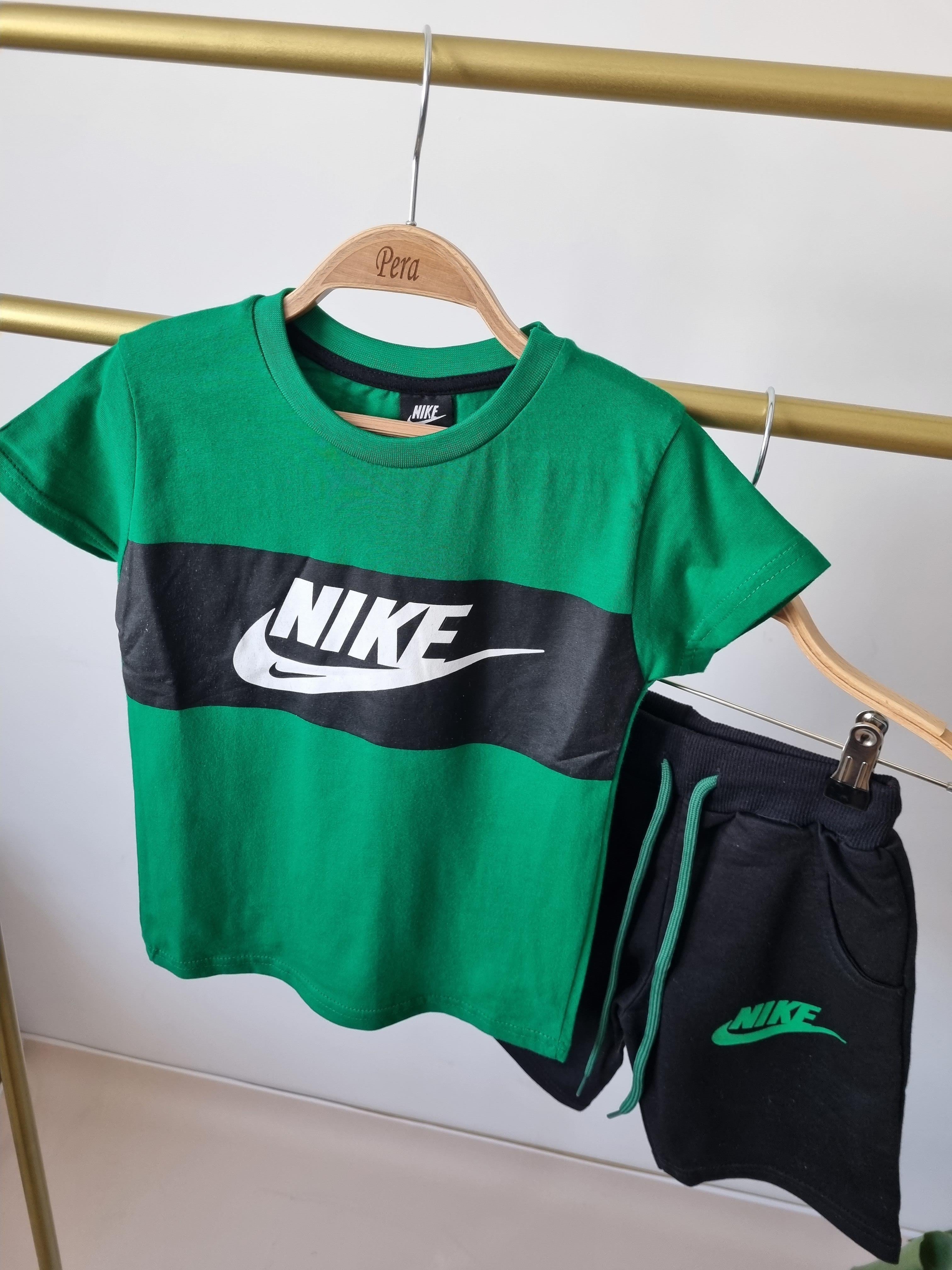 Yeşil Nike Şortlu Cepli Takım