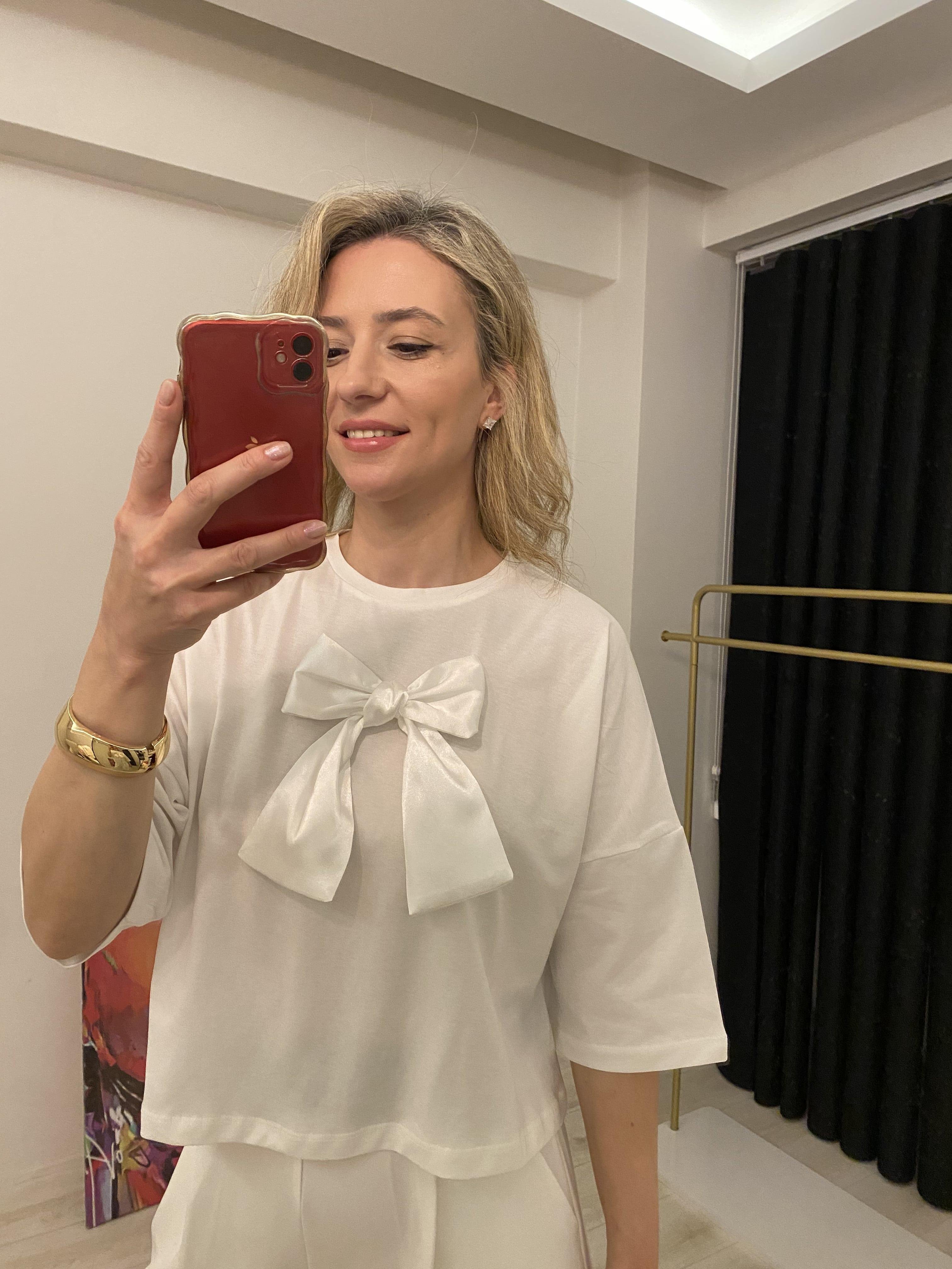BEYAZ FİYONK DETAYLI TİŞÖRT