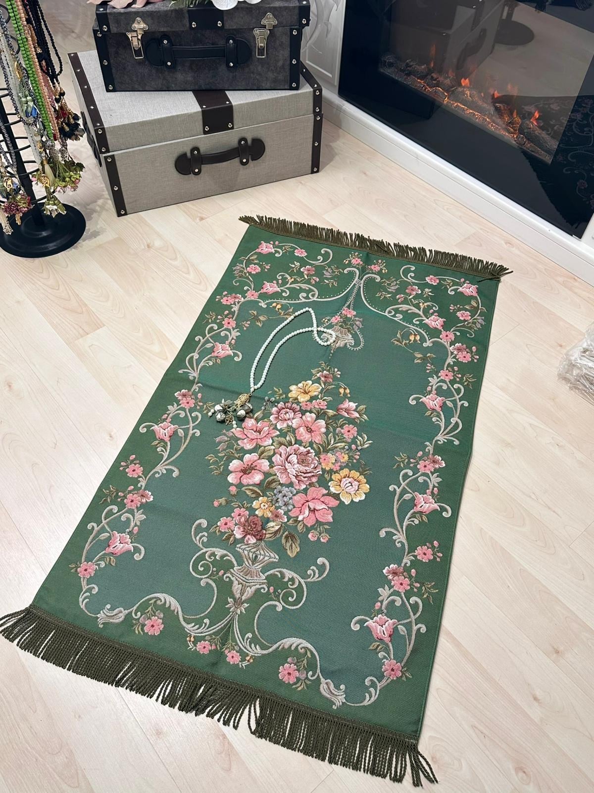 Gülfem Model Koyu Yeşil Goblen Seccade