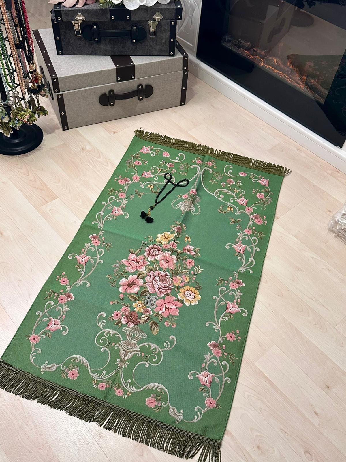 Gülfem Model Yeşil Goblen Seccade