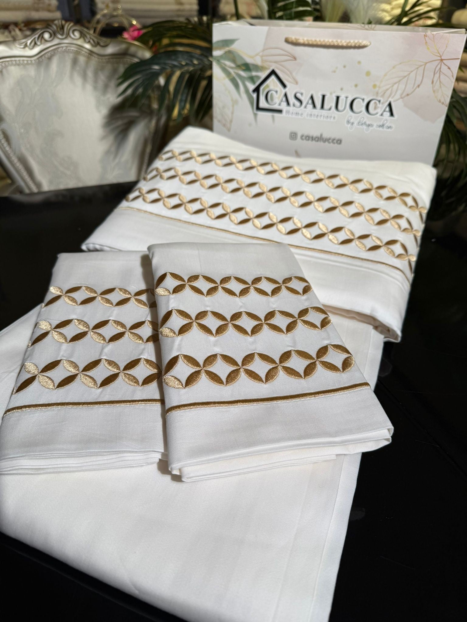 Nevresim Takımı Çarkıfelek Gold Nakışlı (King Size)