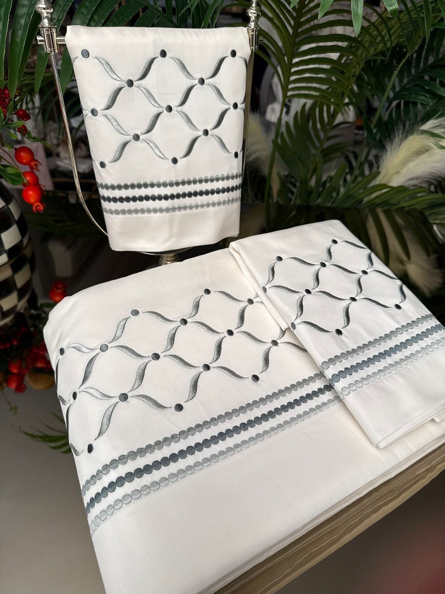 Nevresim Takımı Hürrem Model Gri Nakış (King Size)