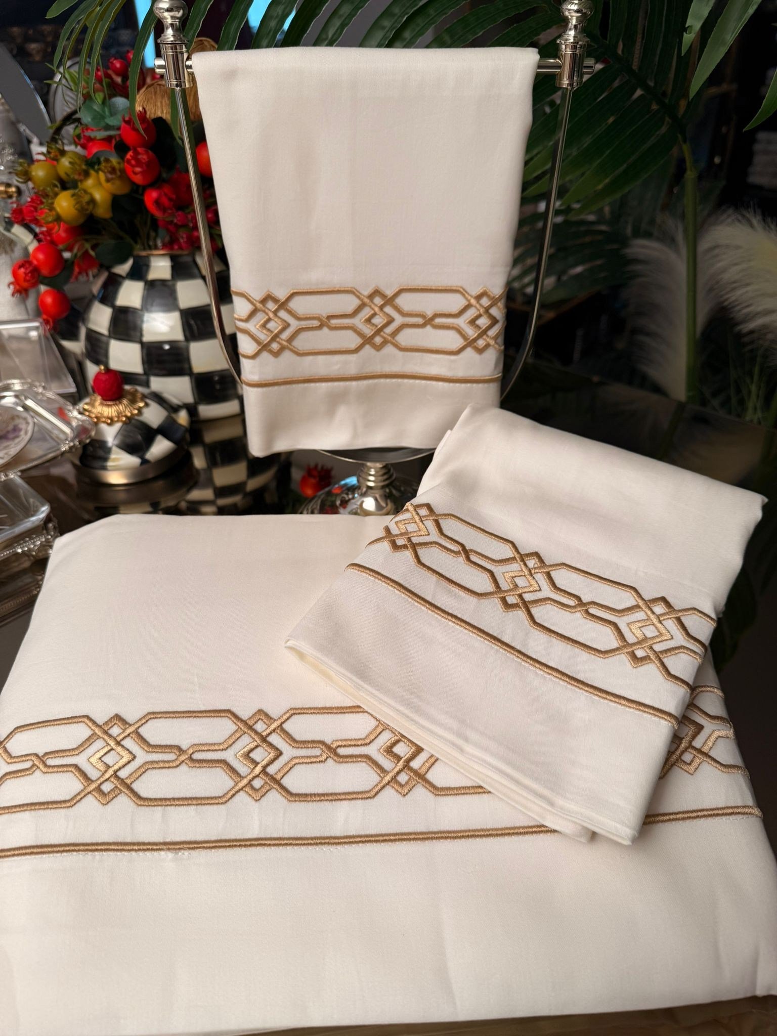 Nevresim Takımı Labirent Model Gold Nakış (King Size)