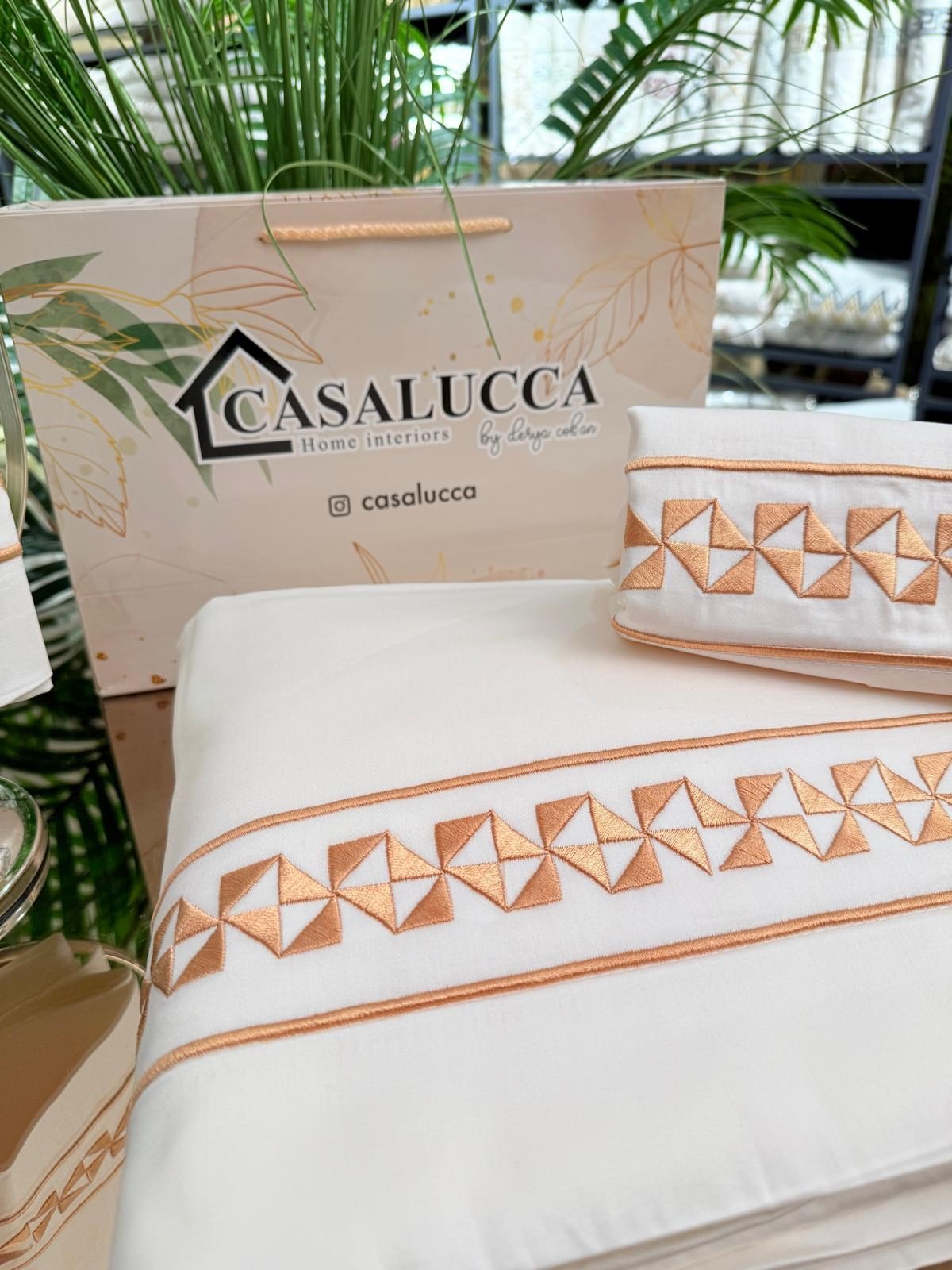 Nevresim Takımı Laura Model Gold Nakış (King Size)