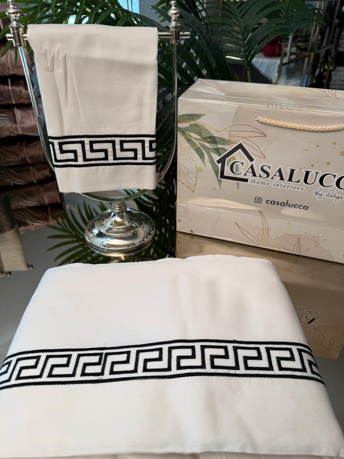 Nevresim Takımı Versace Model Siyah Nakış (King Size)