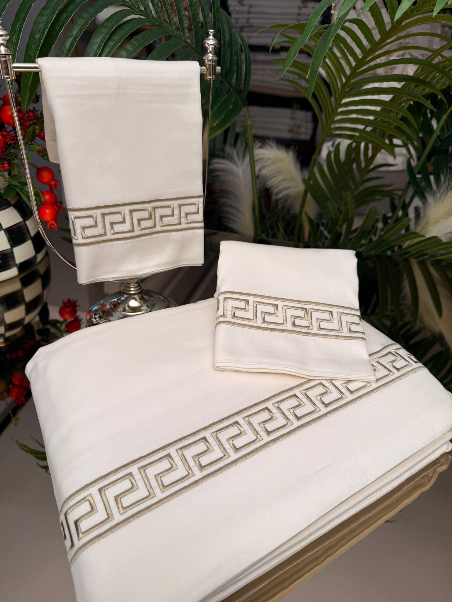 Nevresim Takımı Versace Model Vizon Nakış (King Size)