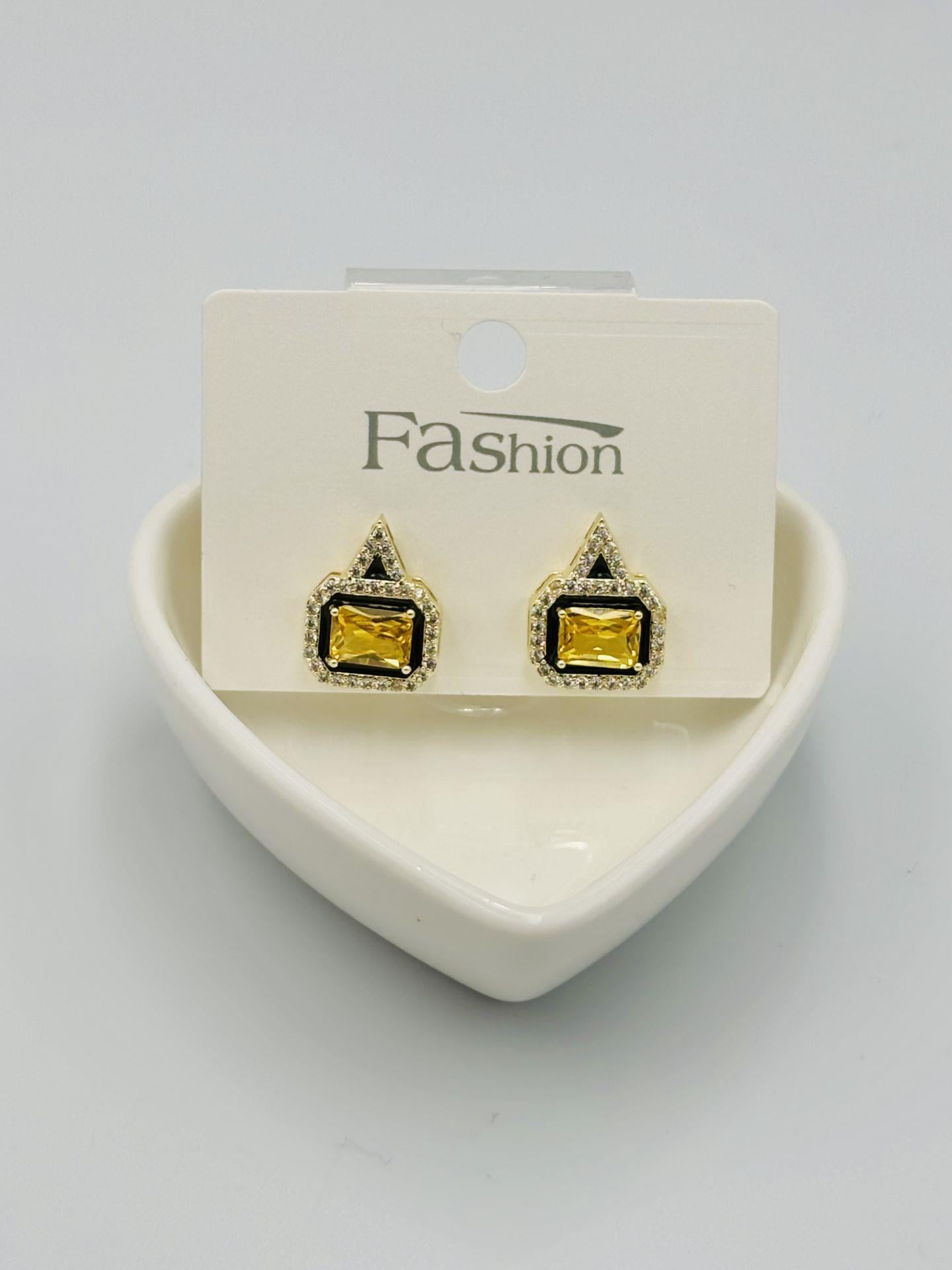 Gold Taşlı Küpe