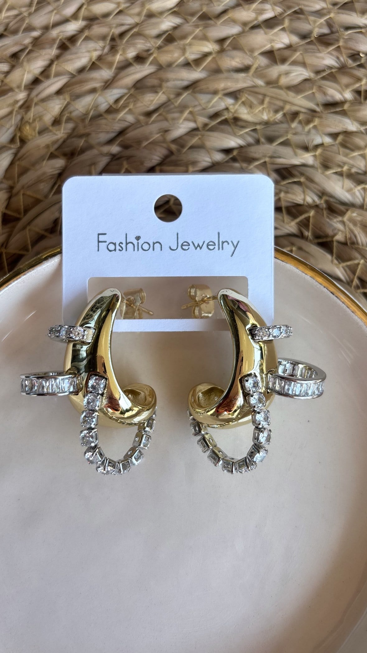Gold Taşlı Tasarım Küpe