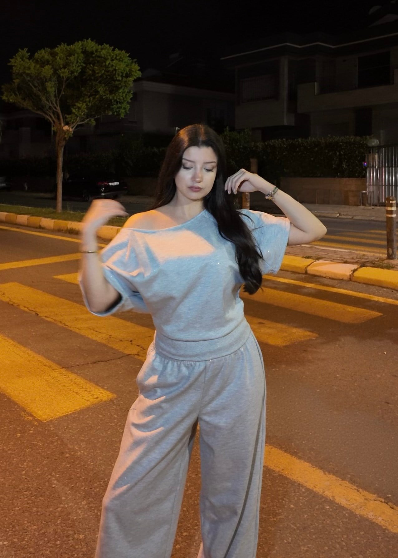Simli Kayık Yaka Gri T-shirt 