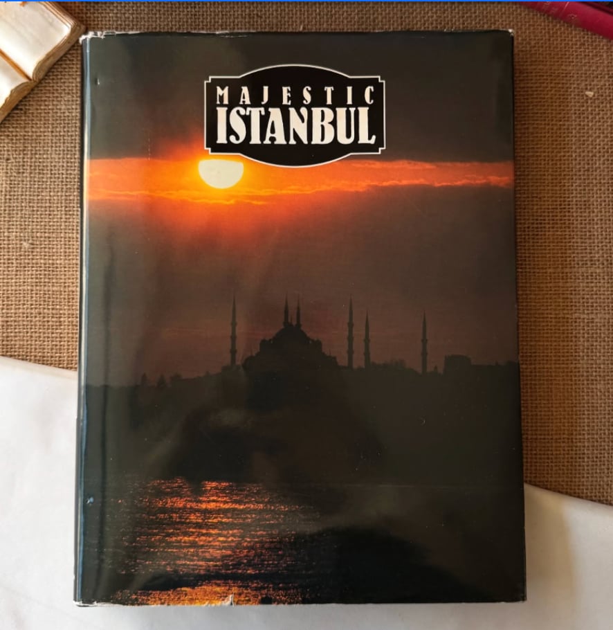 Besim Tibuk’tan İmzalı ve İthaflı, Majestic İstanbul