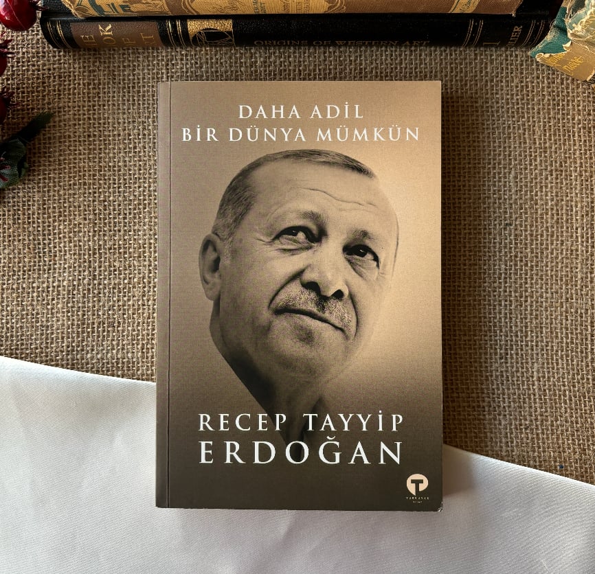Daha Adil Bir Dünya Mümkün - Recep Tayyip Erdoğan - İmzalı