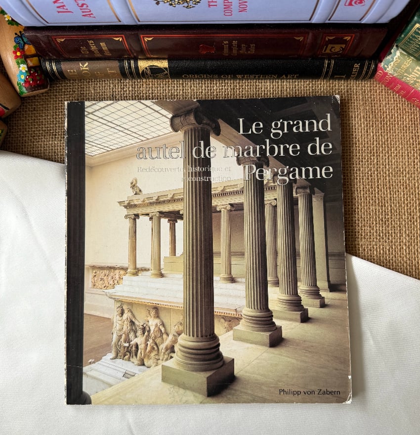 Le Grand Autel De Marbre De Pergame