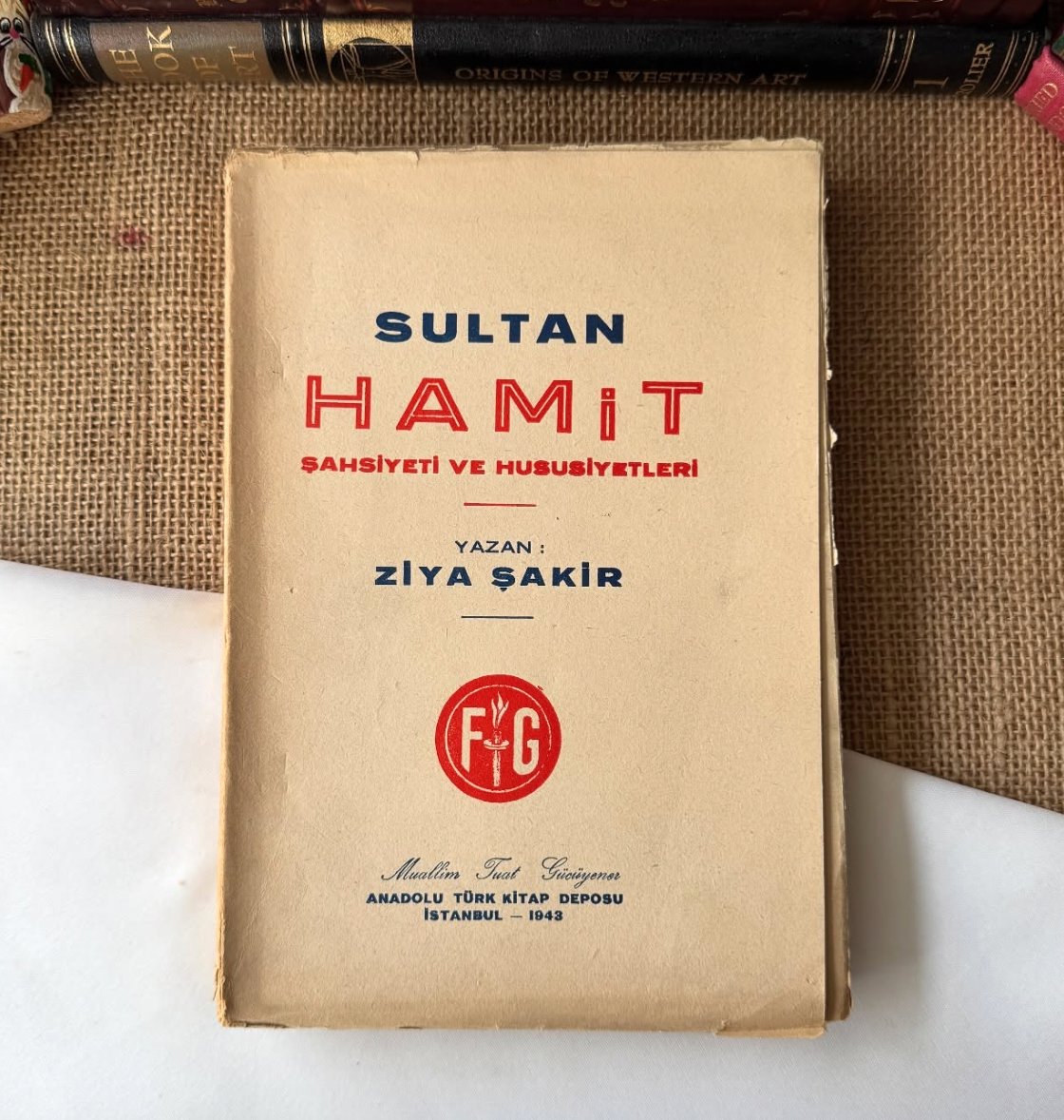Sultan Hamit - Şahsiyeti Ve Hususiyetleri, Ziya Şakir 