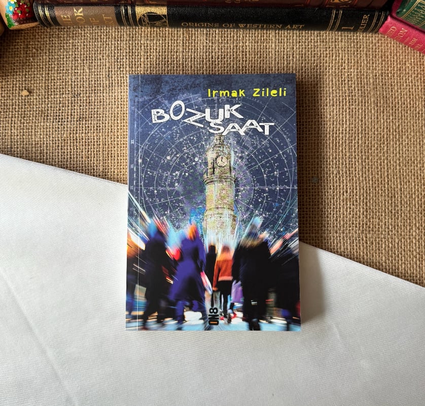 Yazarından İmzalı Bozuk Saat - Irmak Zileli