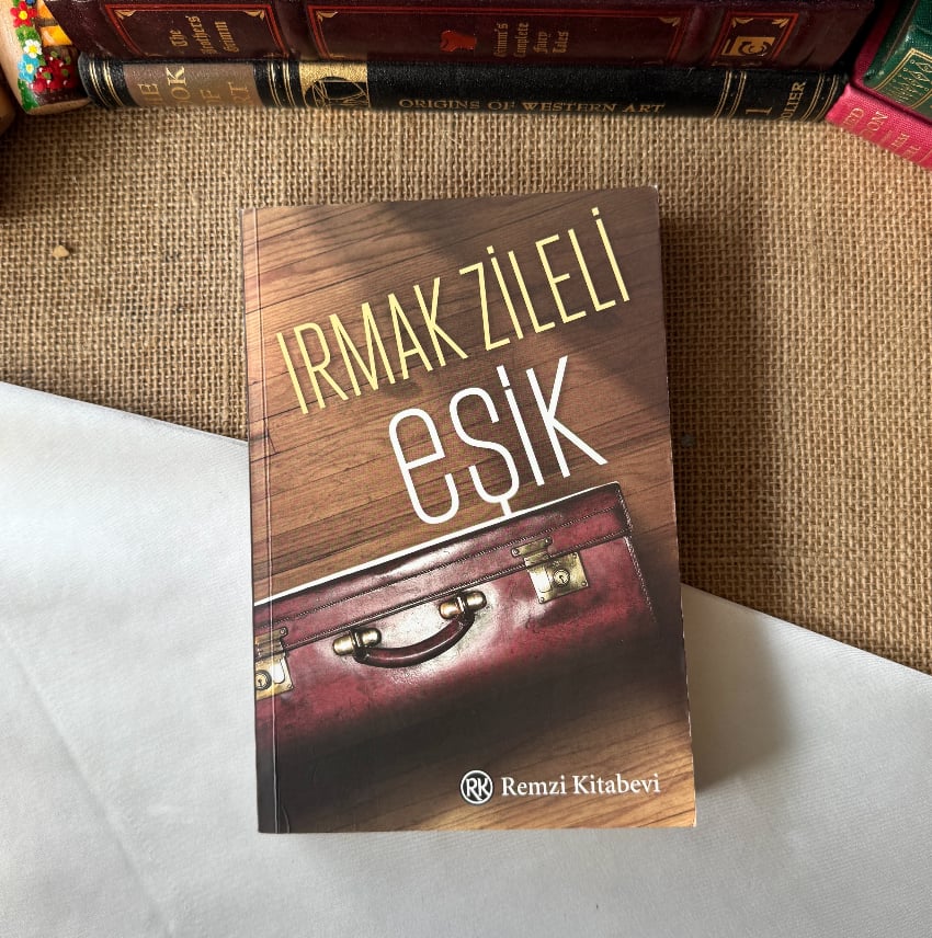 Yazarından İmzalı Eşik - Irmak Zileli