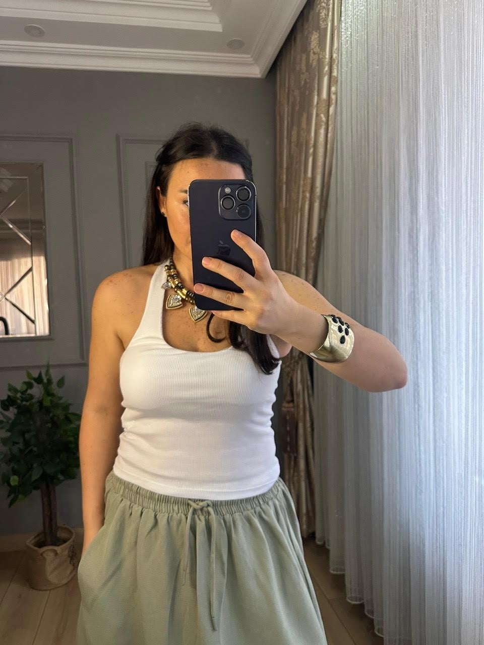 BOYUN GEÇMELİ BEYAZ BLUZ