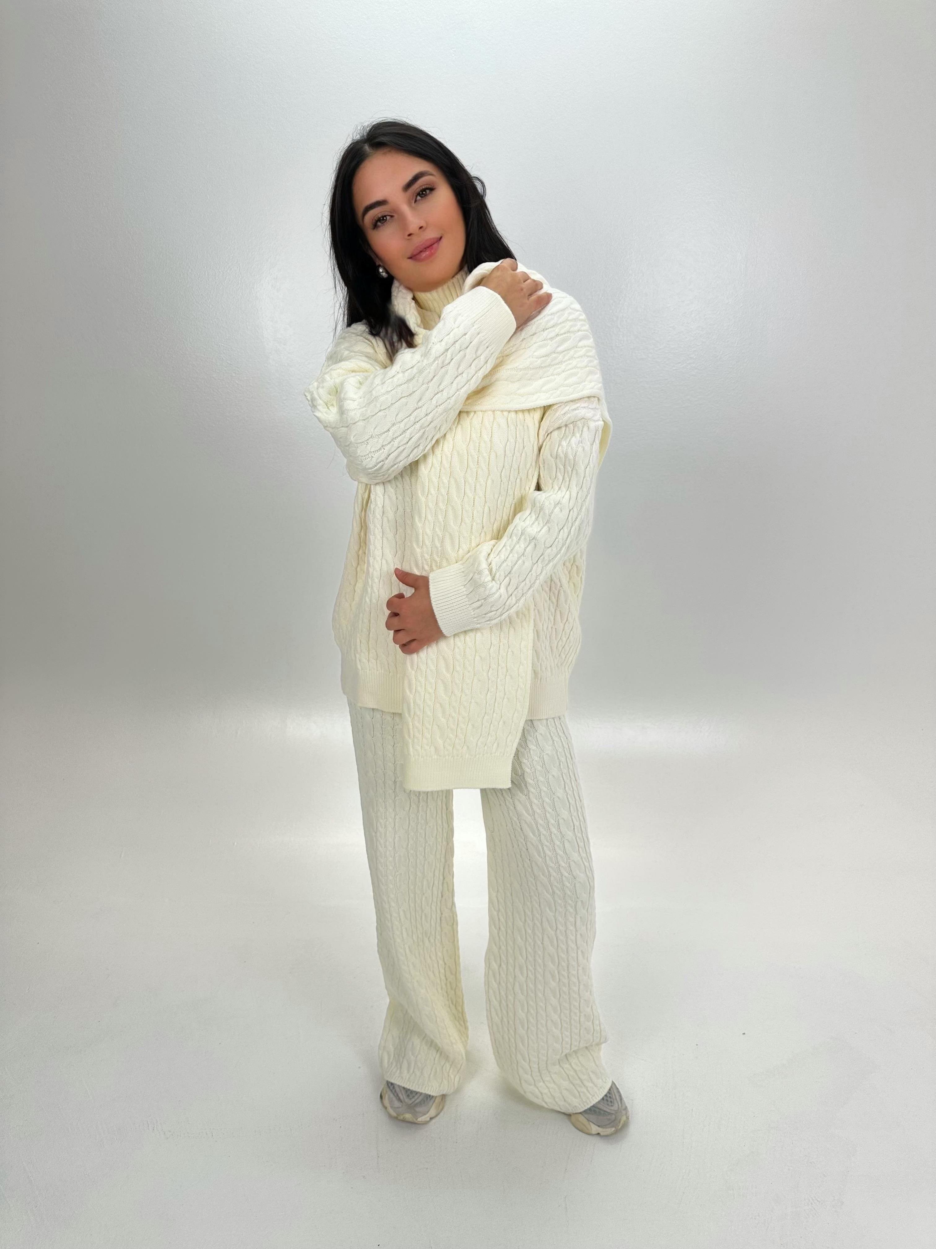 KREM ATKILI MARKA MODEL PANTOLON TRİKO TAKIM