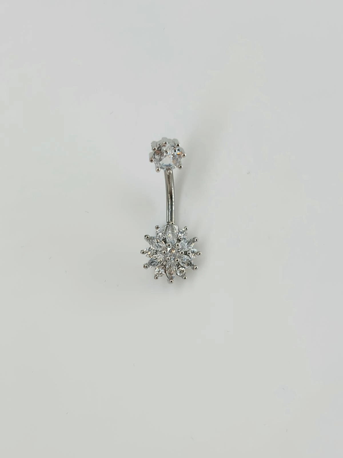 Çiçek Detaylı Göbek Piercing