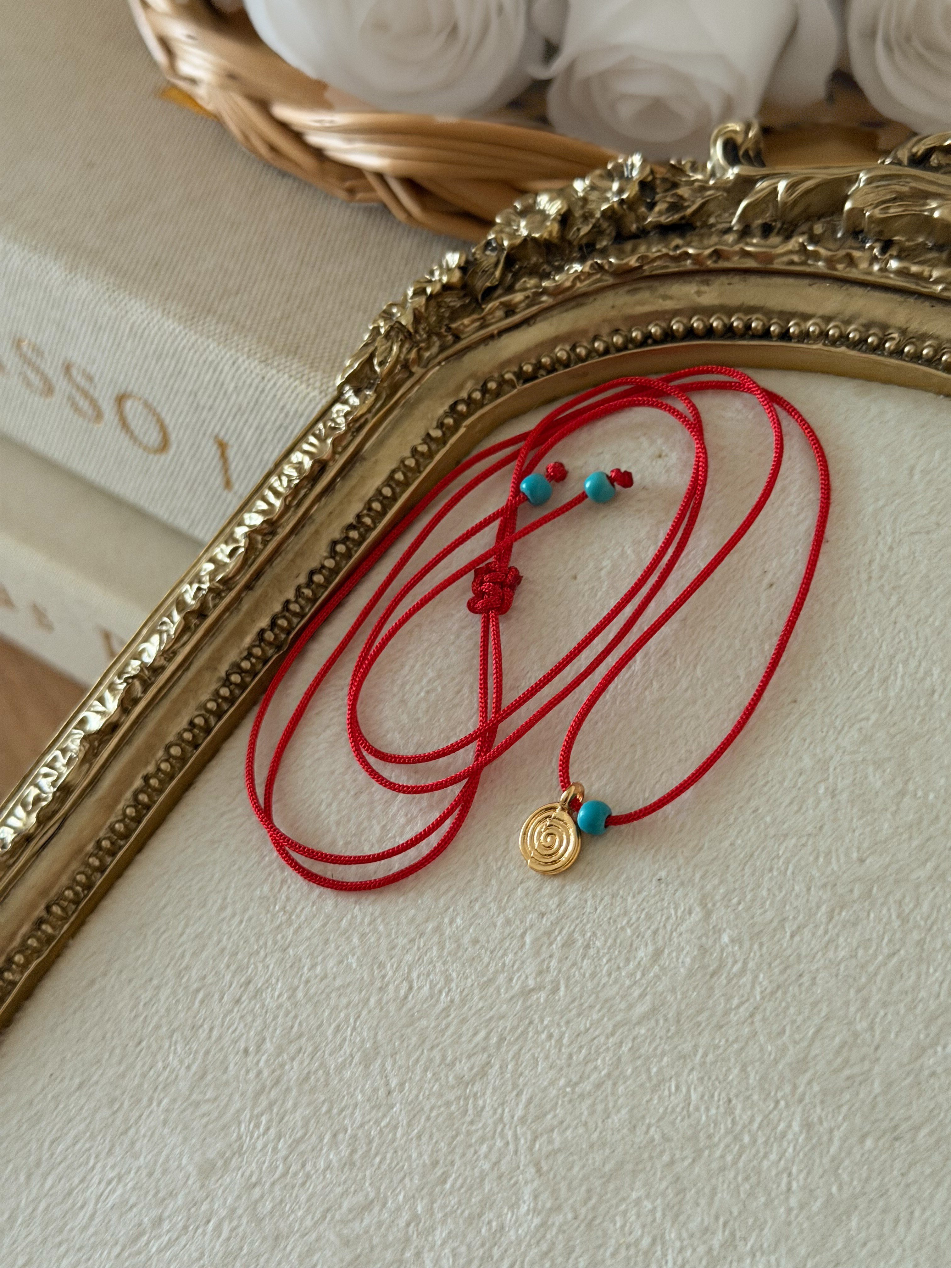 Kırmızı İp Spiral Kolye
