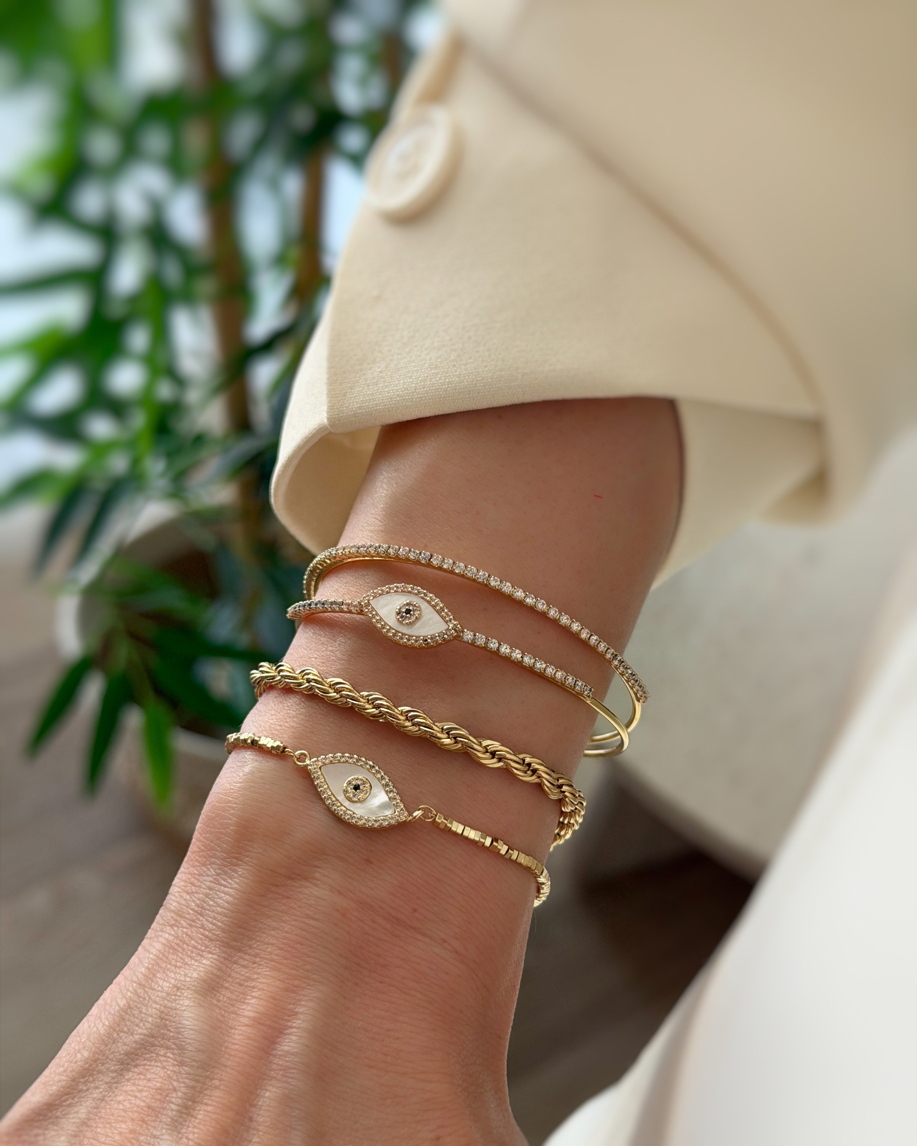 Pul Kordon Göz Bileklik