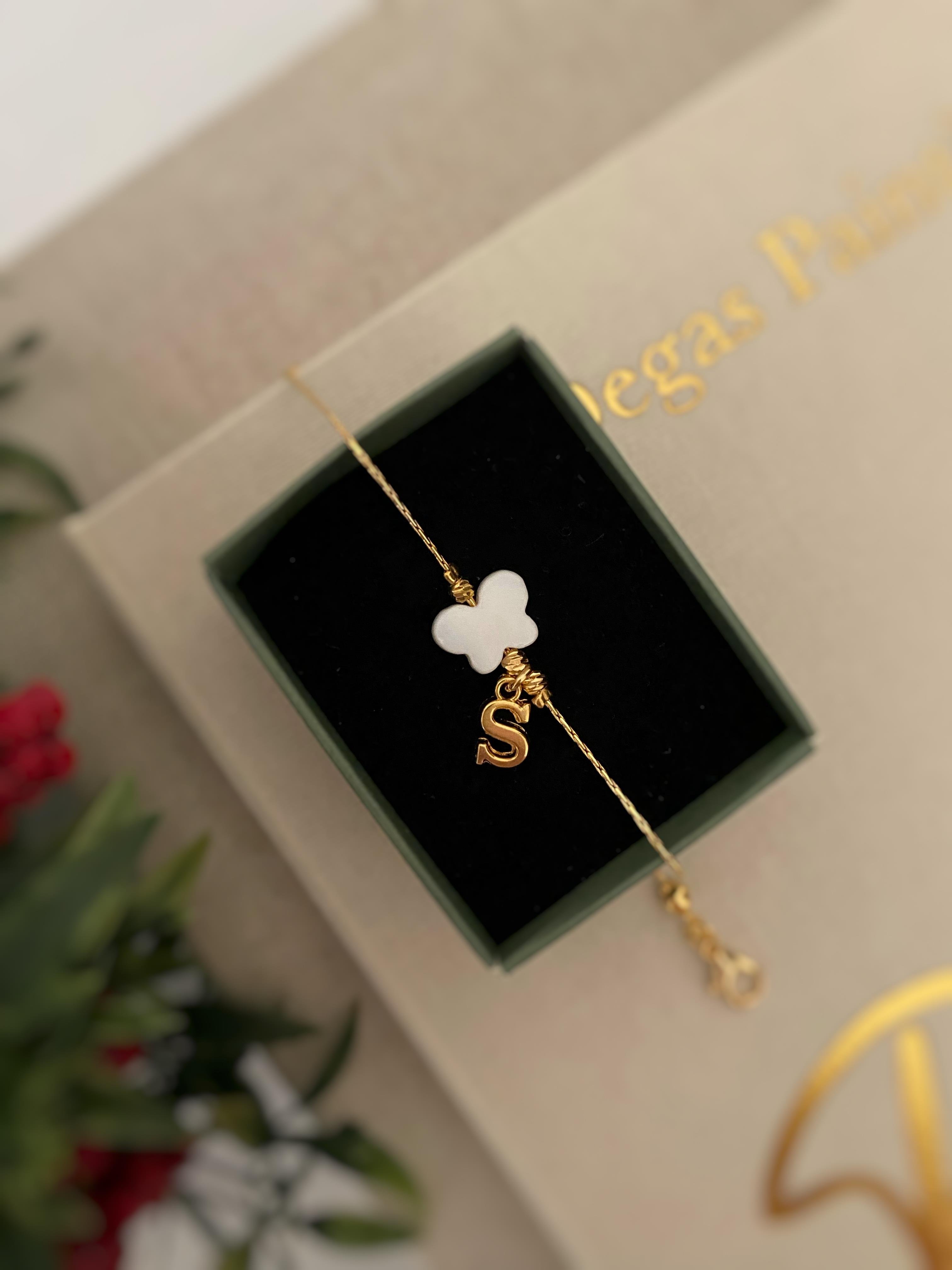 Sedef Kelebek Harf Charm Bileklik