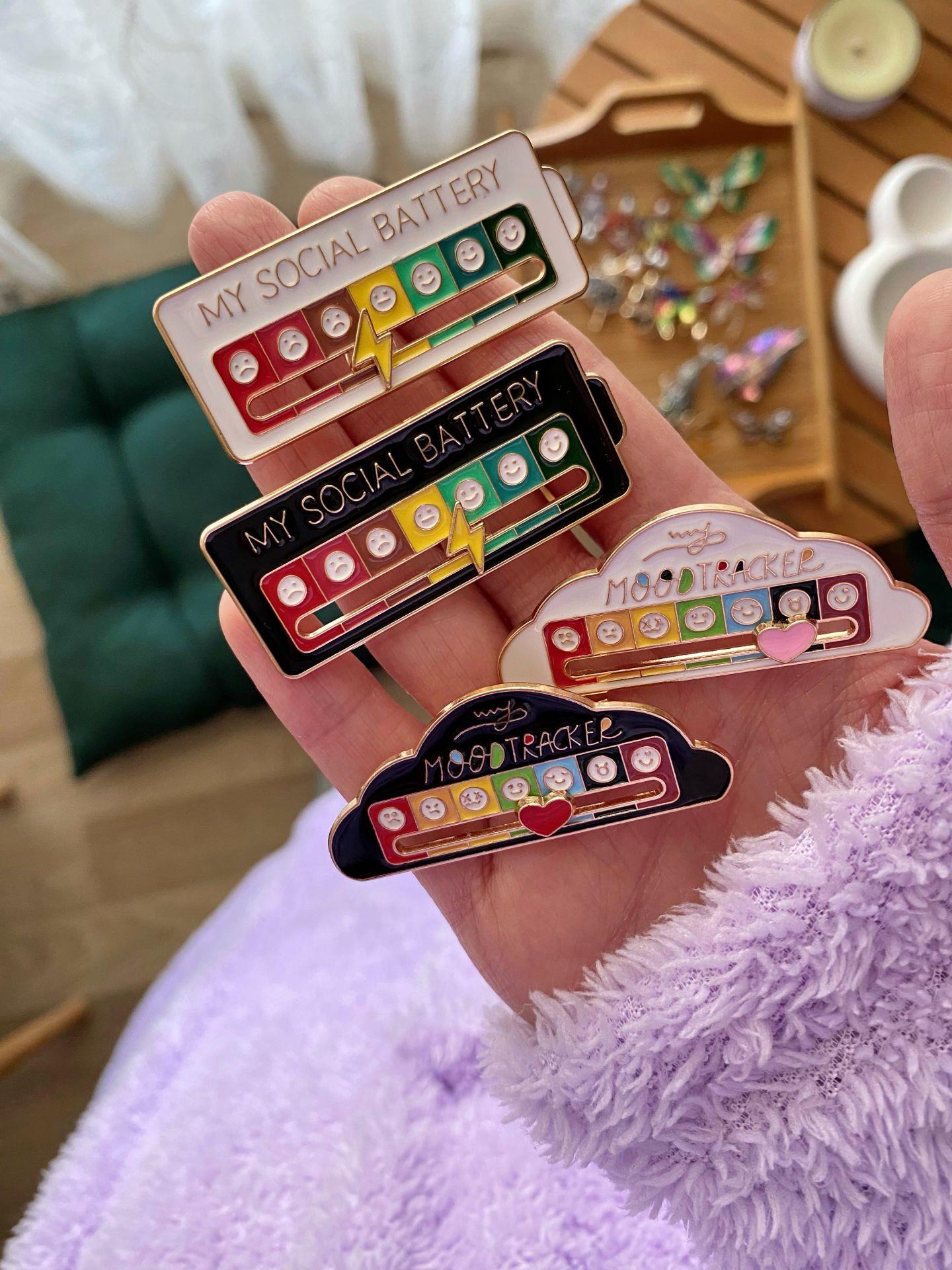 Social Battery/Mood Tracker Broşlar