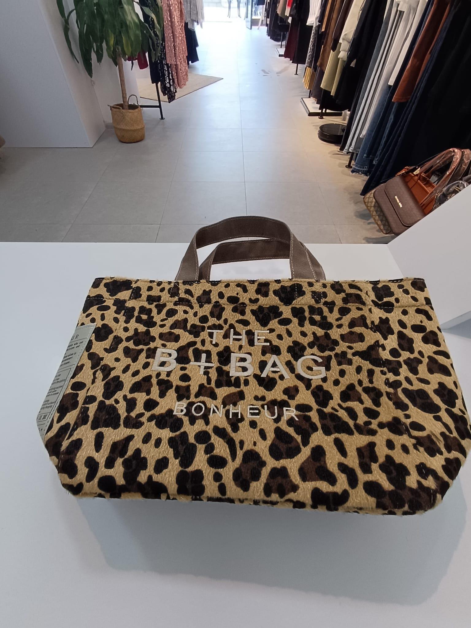 Leopar Kanvas Çanta Renkli Sapı ile birlikte gönderilecektir.