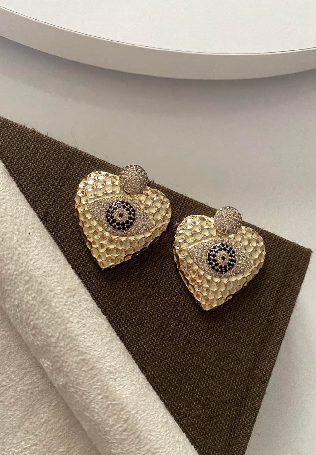 Gold Göz Detaylı Kalp Küpe