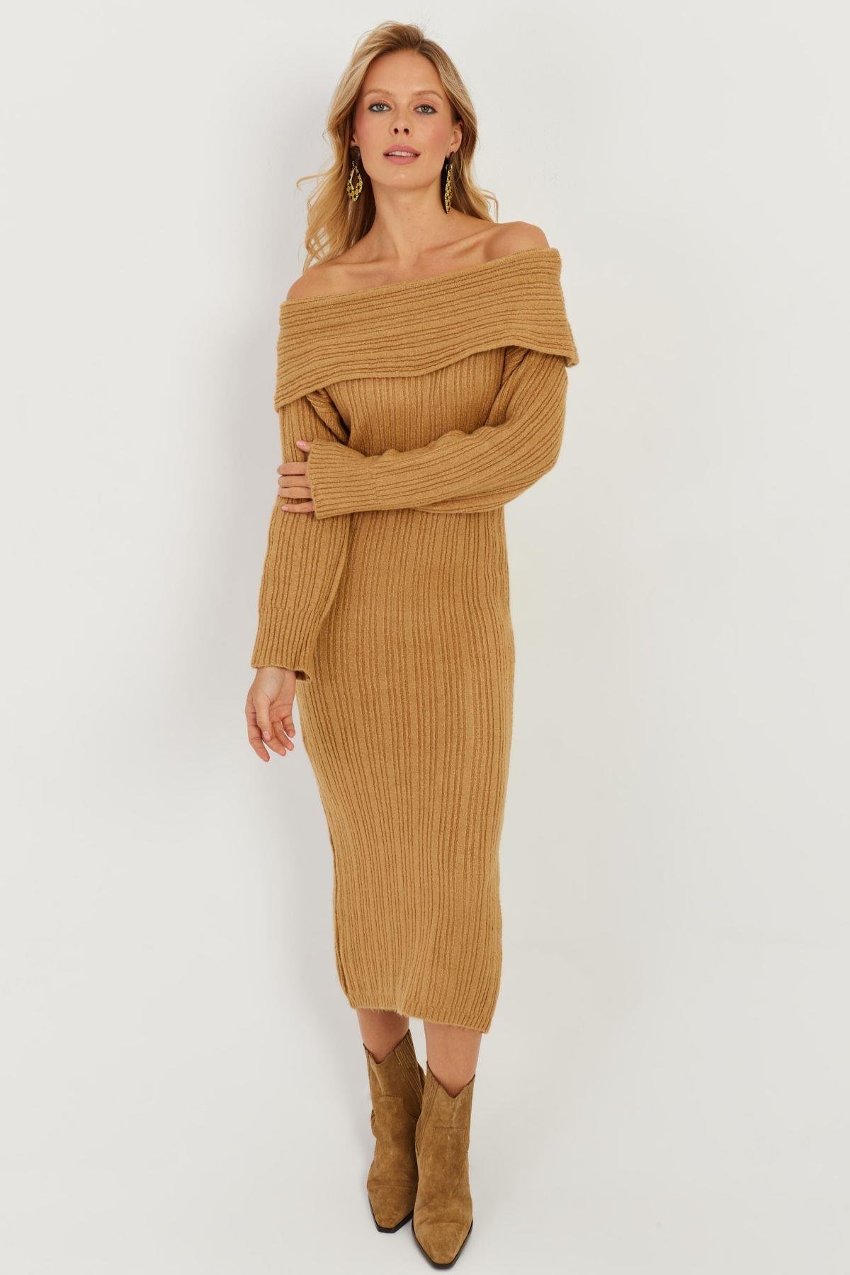 Kadın Camel Madonna Yaka Triko Midi Elbise KZ2503