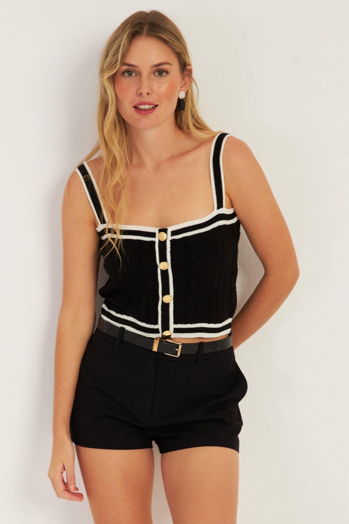 Kadın Siyah Düğme Detaylı Triko Crop Bluz MSS134