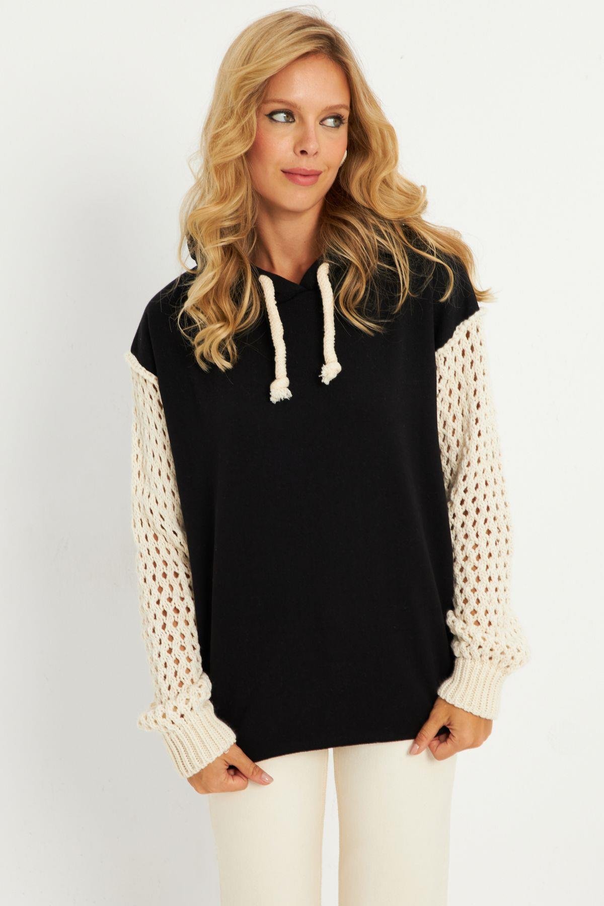 Kadın Siyah-Ekru Kolları Ajurlu Kapüşonlu Sweatshirt YLE12