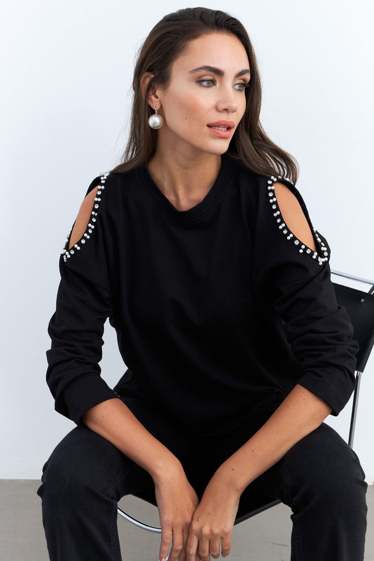Kadın Siyah İnci Aksesuarlı Sweatshirt RLO85