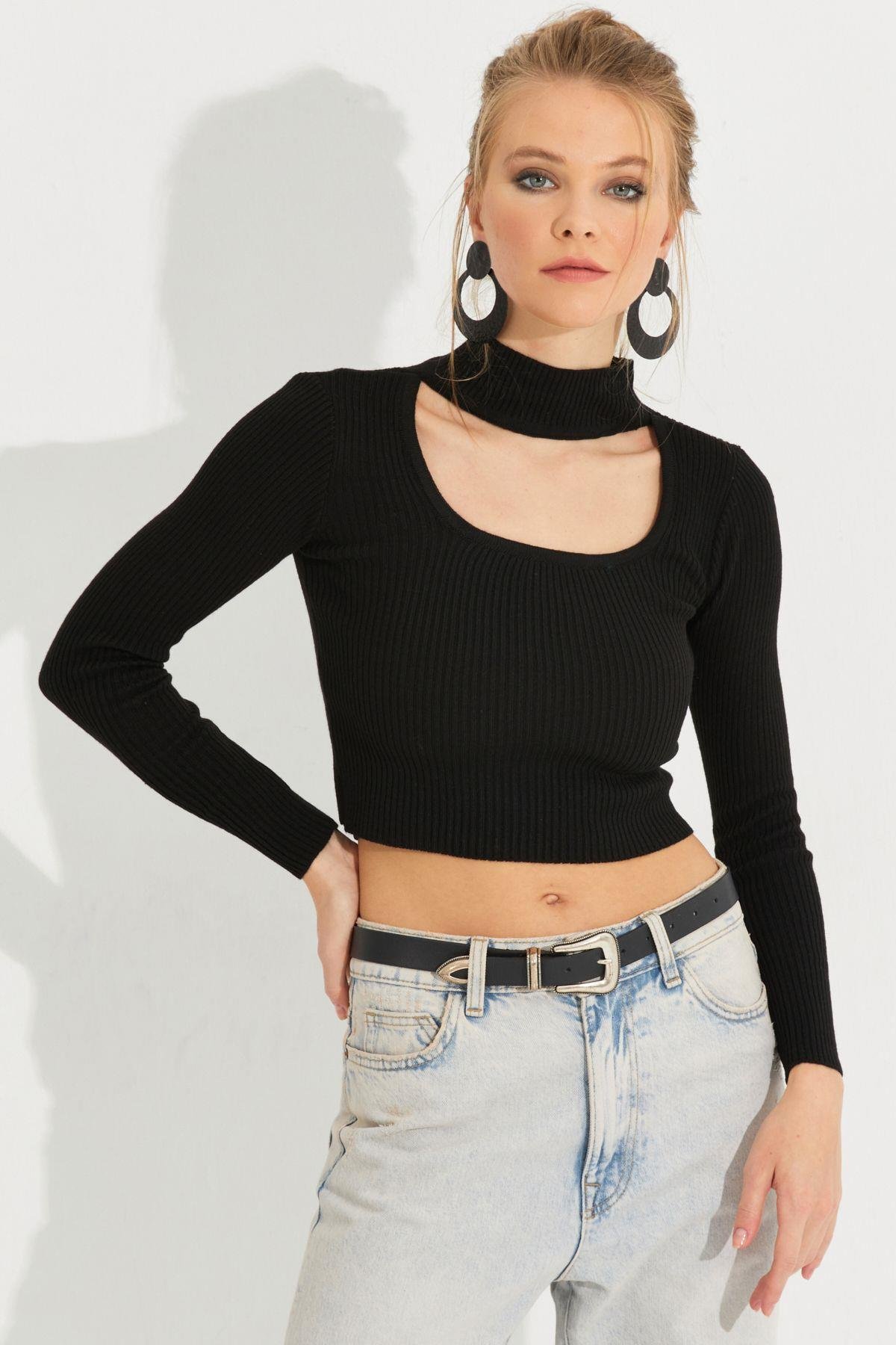 Kadın Siyah Pencereli Triko Crop Bluz EA230012