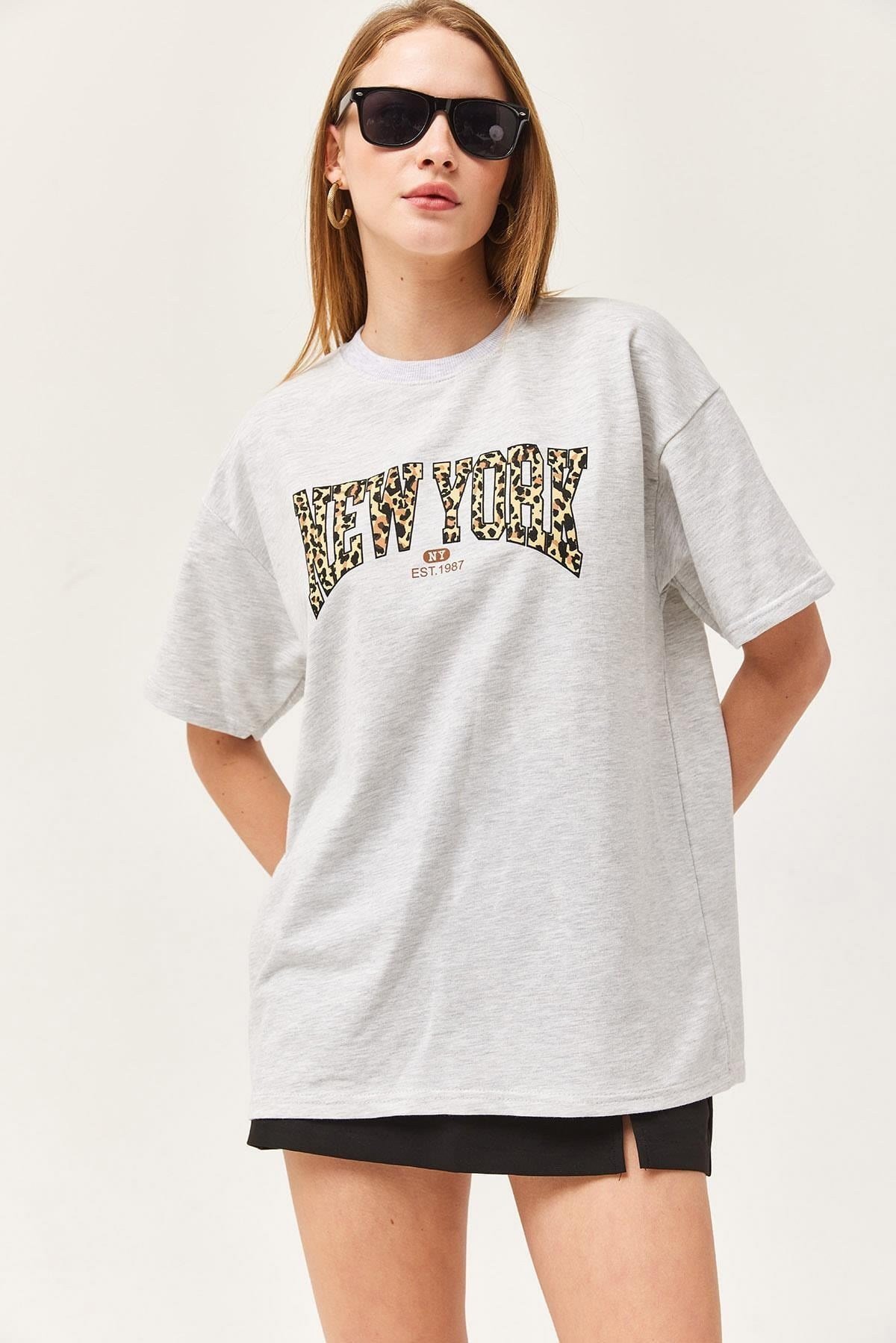 Gri Baskılı Oversize Tişört