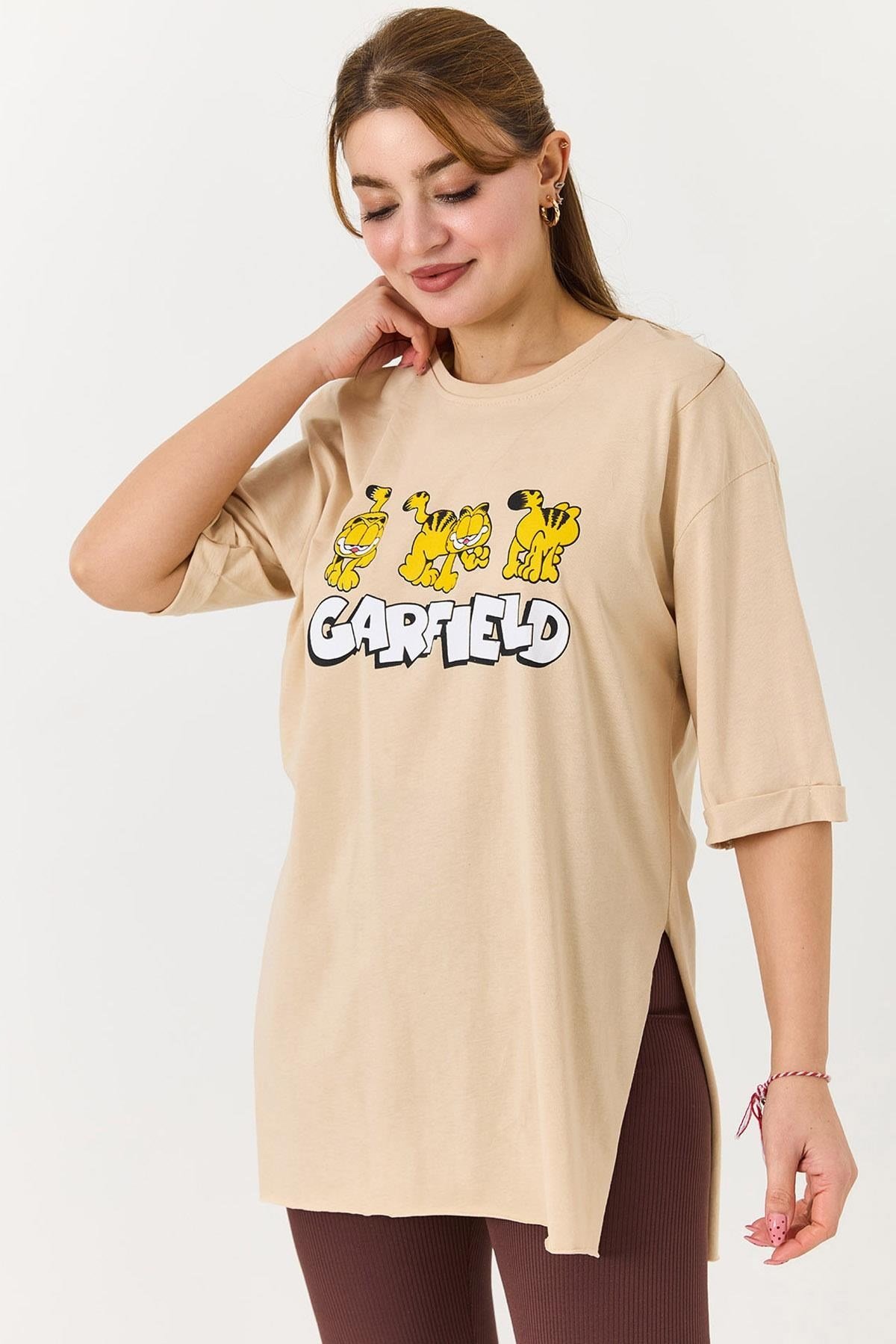 Krem Garfield Baskılı Yırtmaçlı Tişört