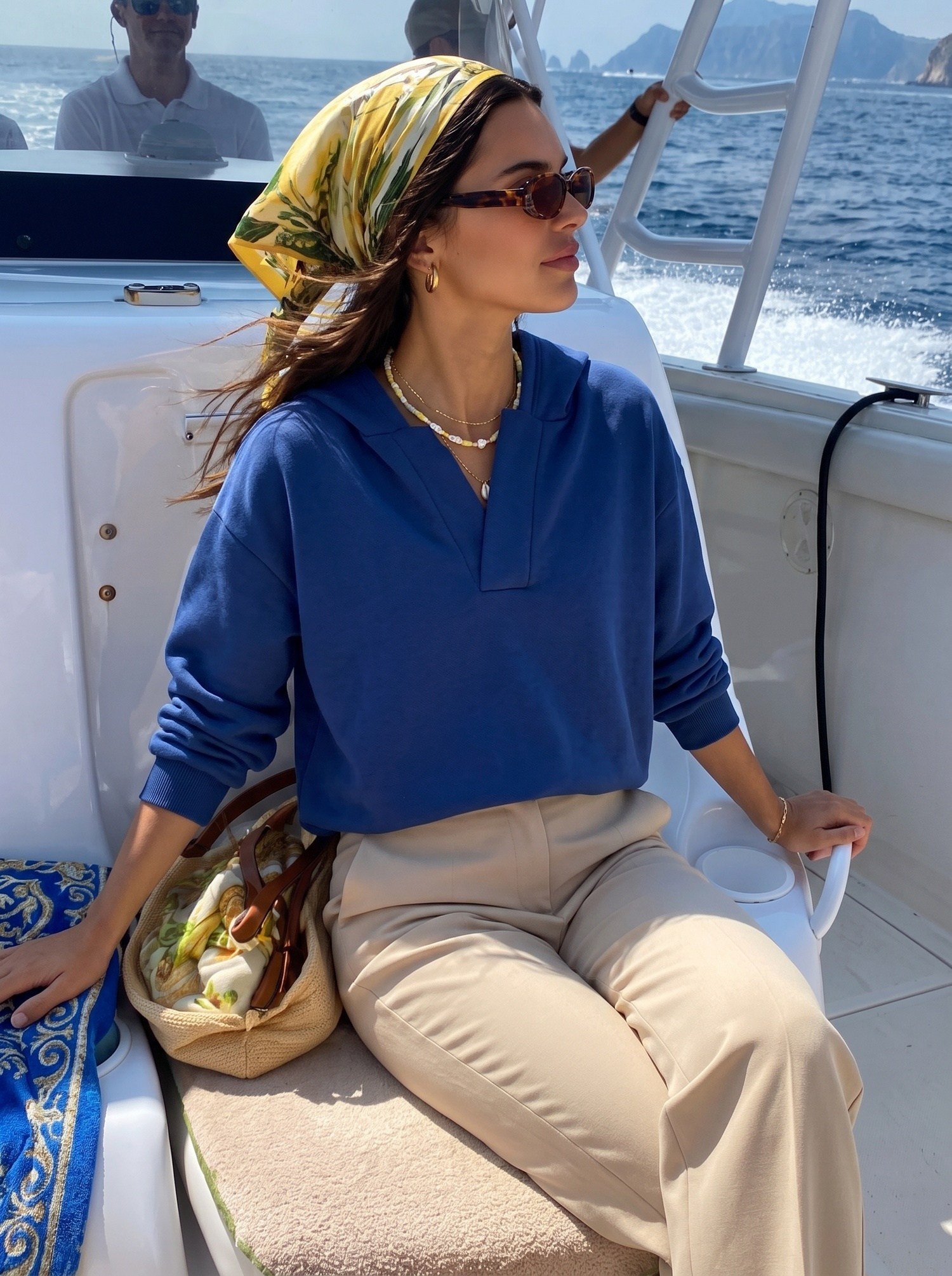 Lacivert Kapüşonlu V Yaka Sweatshirt