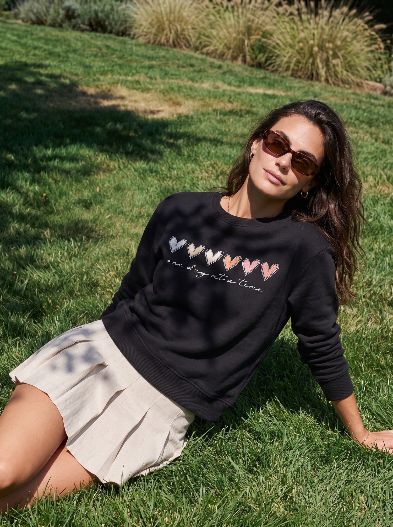 Siyah Kalp Baskılı Sweatshirt