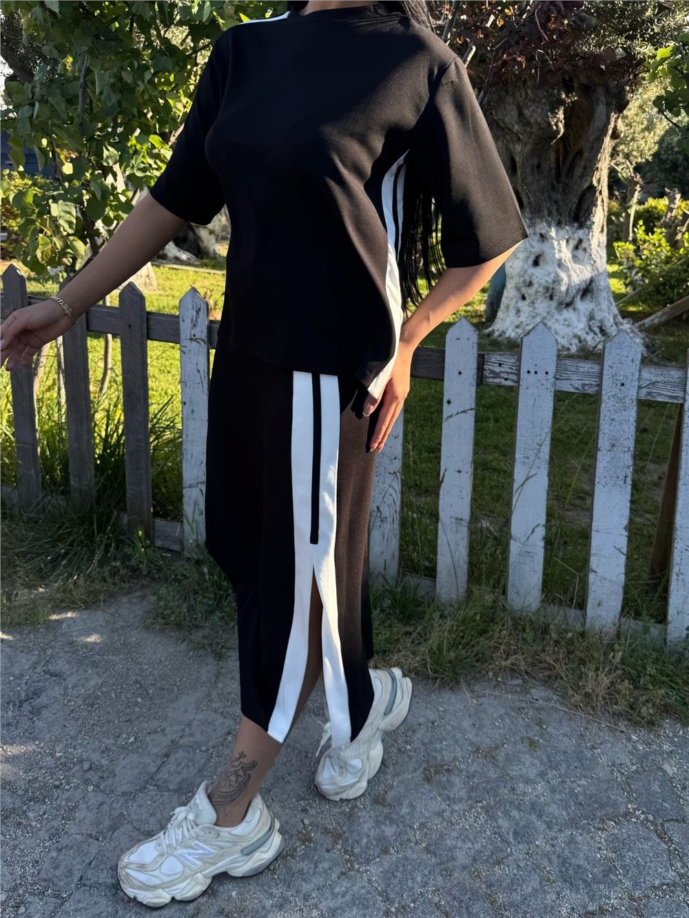Siyah Polyester Keten Çizgili Yandan Takım