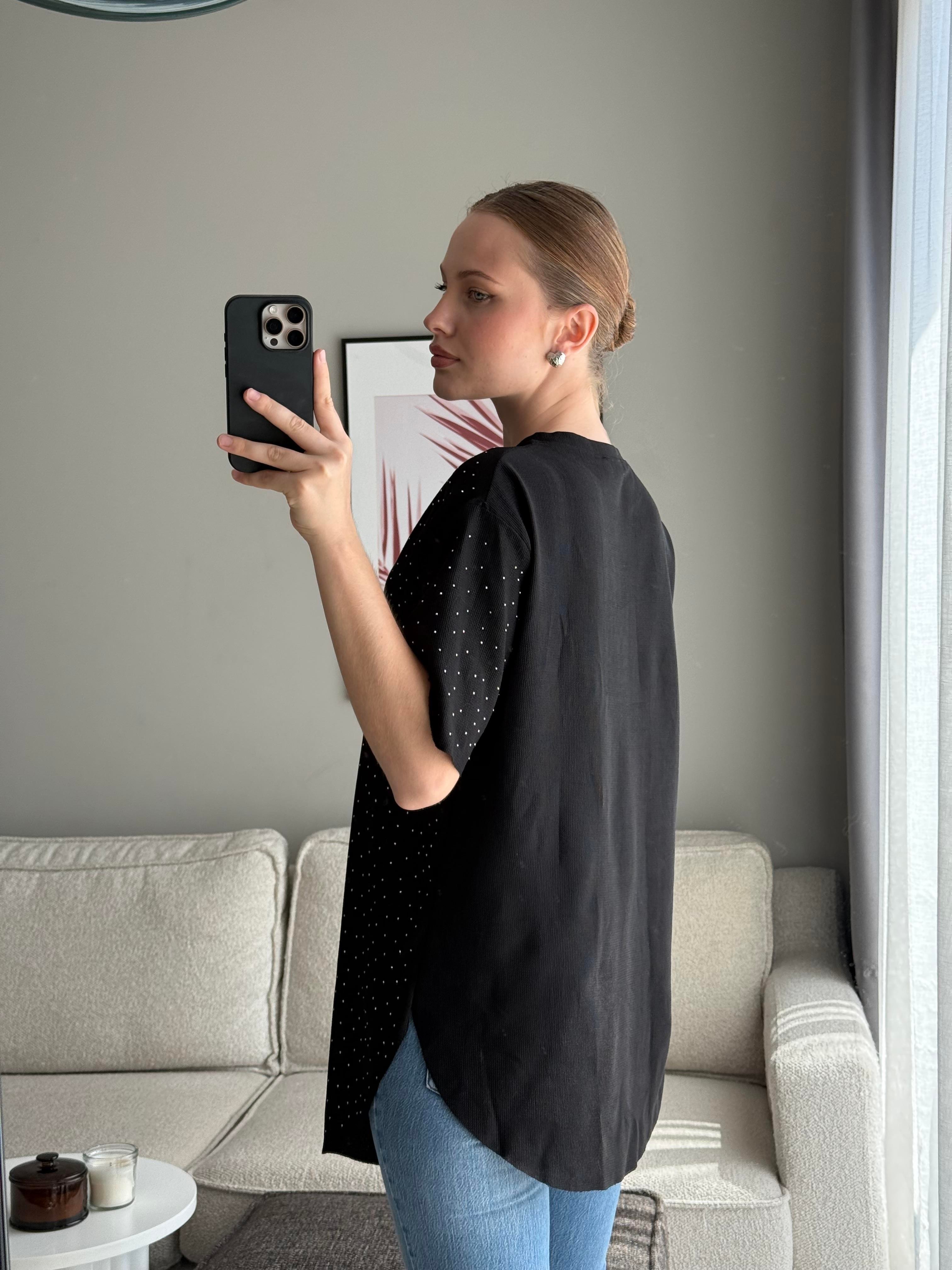 Siyah Taş Baskılı Oversize Tişört