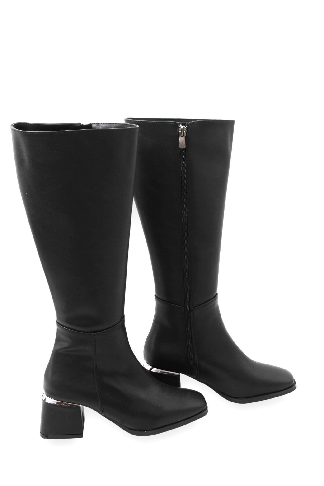 Siyah Yanı Fermuarlı Çizme