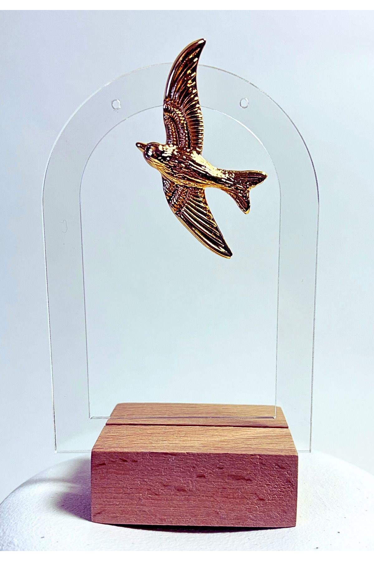 Gold Kırlangıç Figürlü Şık Kıkırdak Küpe