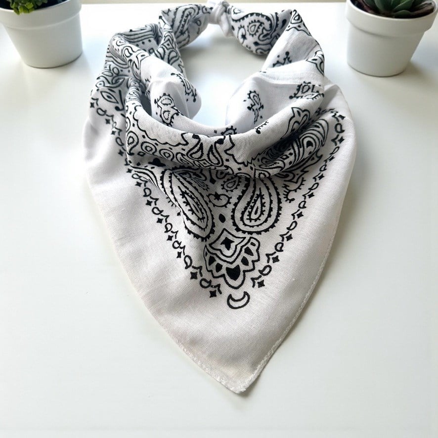 Beyaz Renk  desenli %100 Koton Bandana
