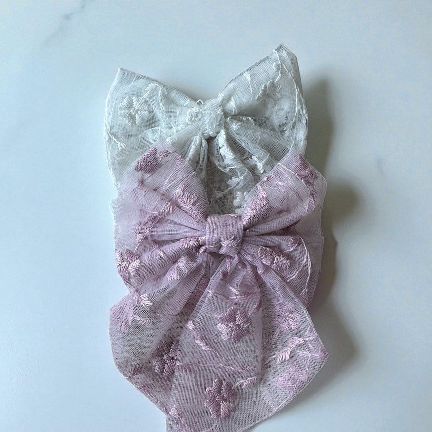 Beyaz ve Lila Renk Güpürlü Kuyruklu Model Klipsli Toka En:15 Boy:17 cm