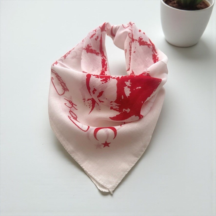 Beyazı Renk %100 Koton Atatürk Portreli ve imzalı 55X55 Bandana, 29 Ekim, 23 Nisan