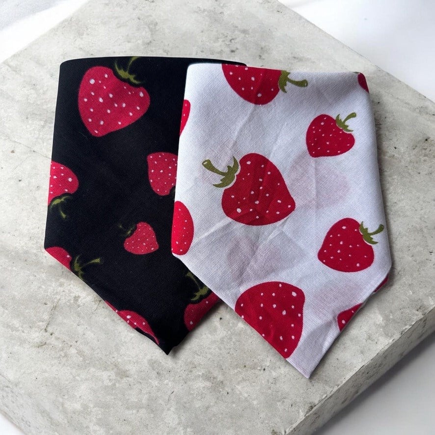Beyazz Ve Siyah Renk Çilek Desenli %100 Koton bandana