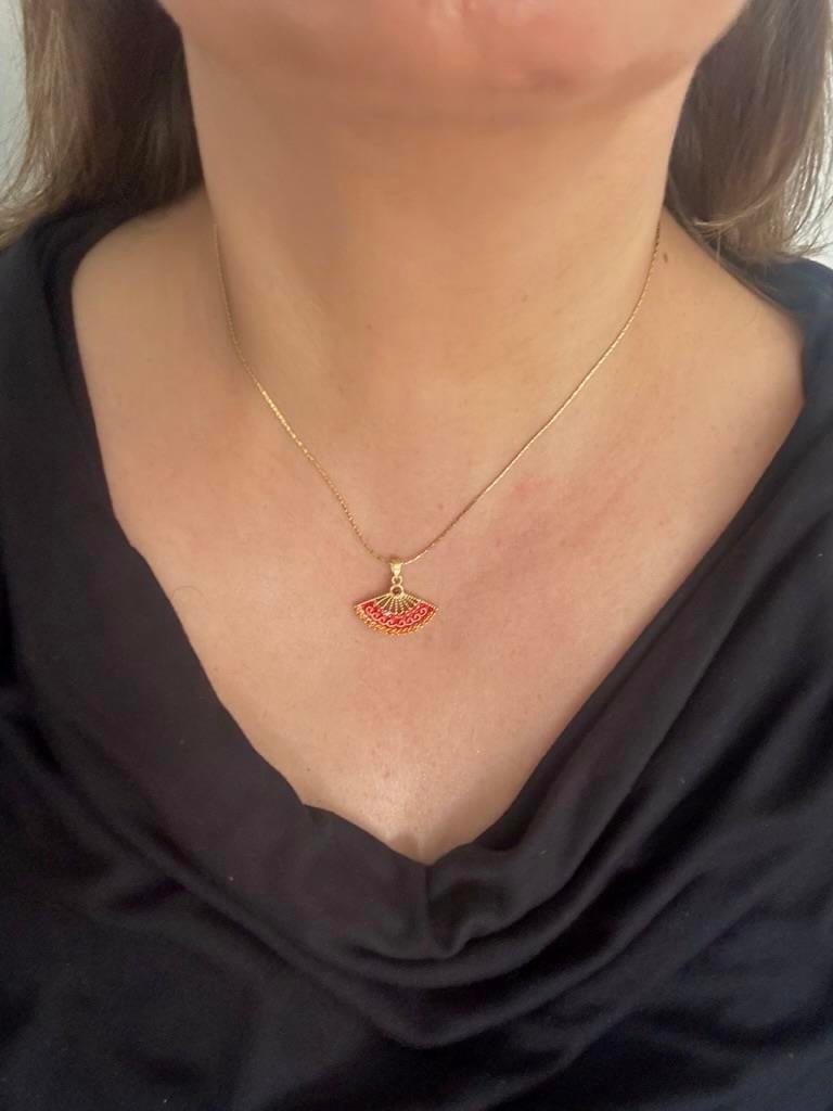 Gold Renk Zincir Üzerine Kırmızı Renk Zirkon Taşlı Yelpaze Model Çelik kolye