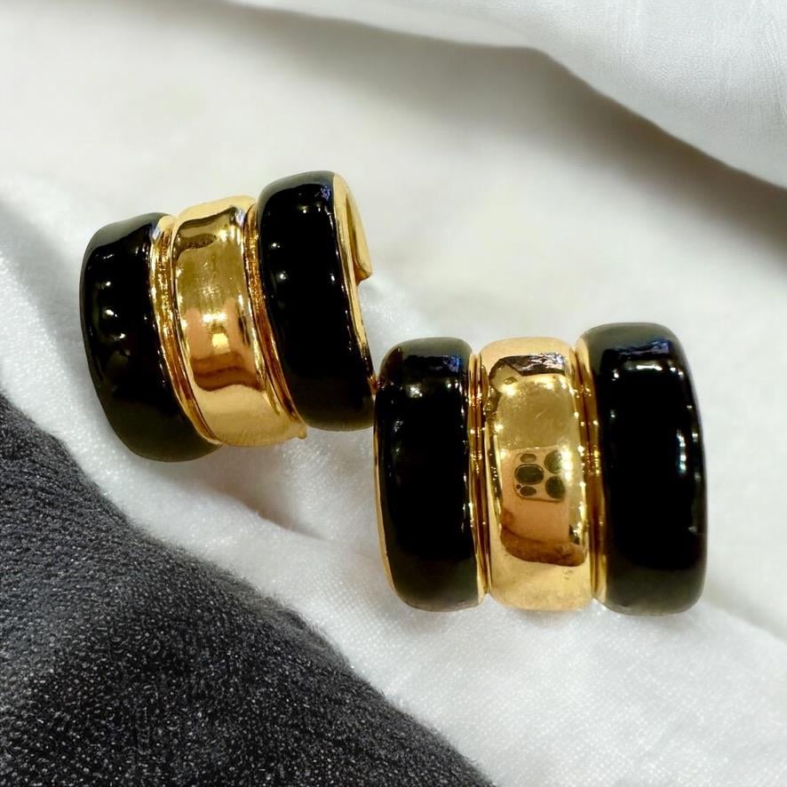 Gold Ve Siyah Renk Tek Kulak Deliğinde Üçlü Görünümlü Halka Küpe